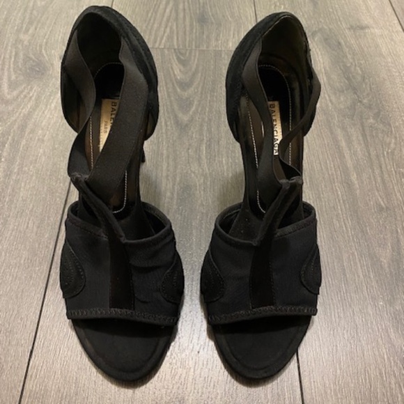 Balenciaga Black Suede T-Strap Open Toe Heels Size 38.5 - Picture 1 of 12